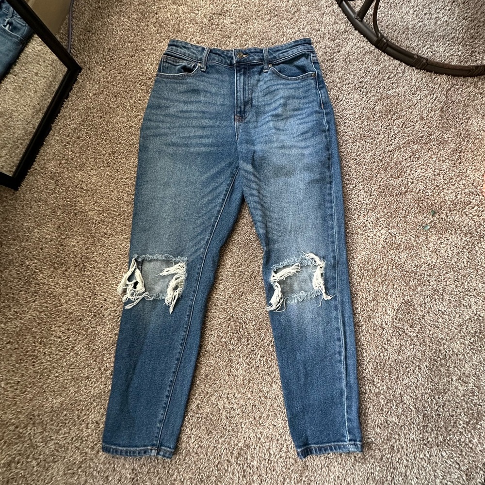 No Boundaries ripped jeans